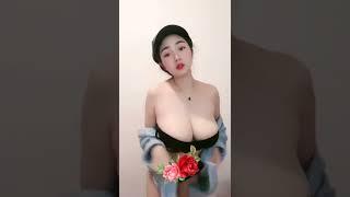 传说中的童颜巨乳是她了! 快手巨乳亲和素，Big Boobs，Big Breasts！ H罩杯 【抖音 快手 美女 合辑】- 誰是大波妹