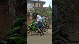 Unik  Banyak bener di pinggir jalan bukannya calon calek tapi calon orang hajatan