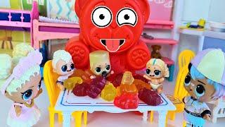 JELLY BEAR WITH SURPRISES In KINDERGARTEN LOL LOL surprise Dolls FUNNY cartoons Darinelka