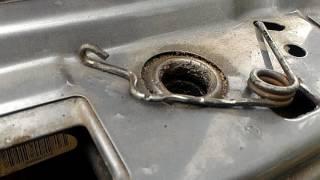 Замена пружины фиксации капота Opel Omega B.