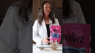 Dry food or wet food—what’s best for your cat?  #cats #catlover #RAWZ #Catfood #cathealth