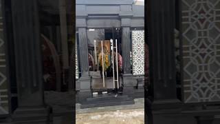 Склеп на современный лад. Аж стыдно заходить #троекуровскоекладбище #могилызнаменитостей #кладбище
