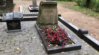 Могила писателя Николая Лескова (1831—1895), Литераторские мостки, Санкт-Петербург