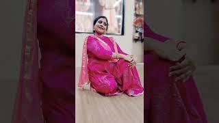 Rangi saree gulabi chunariya re.. by Ragini Mishra