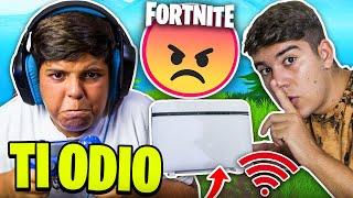 SPENGO la CONNESSIONE MENTRE sta GIOCANDO a FORTNITE e SI ARRABBIA TANTISSIMO... *STAGIONE 4*