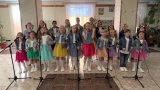 Вокальный ансамбль "Ла-Ла-Бэнд" (7-15 лет), песня "Выходной"