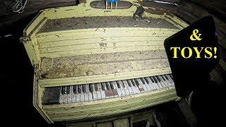 Found TOYS (finally!) & ORGAN! (tried to play it ;) - Urban Exploration