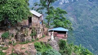 A man in Guizhou has been raising sheep on a cliff for more than ten years. It's so scary