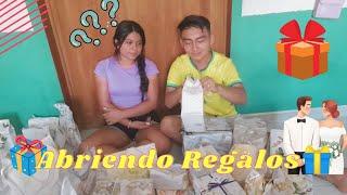 Abriendo Regalos de "Nuestra Boda"