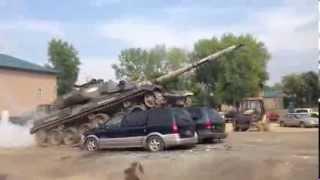 Tank runs over two cars! Real life battlefield experience.