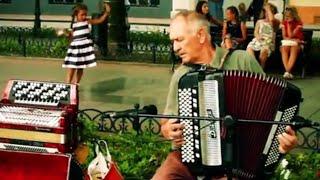 Баян на Приморском бульваре / Accordion on Primorsky Boulevard