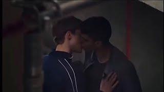 speechless kiss | Fuerte / Fiertés (gay movie)