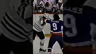 Clark Gillies & Behn Wilson get their dukes up! #nhlfights #hockeyfights #chicagoblackhawks