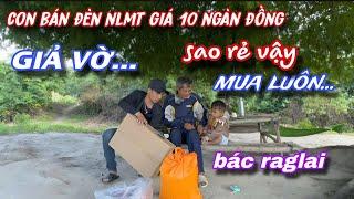 GIẢ VỜ  bán đèn NLMT cho bác dân tộc RAGLAI giá rẻ 10 ngàn đồng 1 cái xem phản ứng ntn ?../434