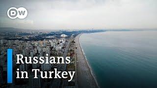 How Russians are conquering the Turkish Riviera | DW News