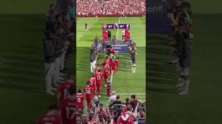 Arsenal are giving us a guard of honour.#liverpool #football