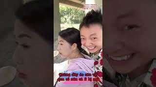 Quàng dây áo của vợ qua cổ nên cả 2 bị ngã