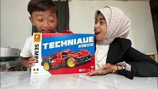 Unboxing lego mobil with ADA AZA