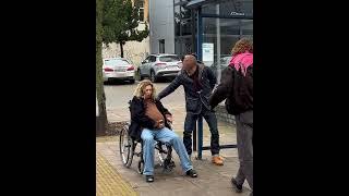 A Lesson in Kindness: Elderly Man’s Gesture Shames Young Guys at the Bus Stop!