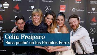 La actriz Celia Freijeiro 'saca pecho' en los Premios Feroz