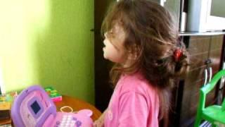 Maria Paula 2anos cantando ABC