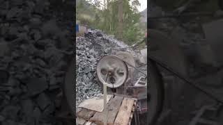 How many tons can a small jaw crusher produce per hour? How many tons do you need? #stonecrusher