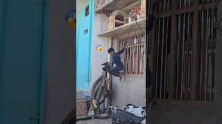 you are saved  pigeon viral video #pigeon #kabutar #birds #trending #shortsfeed #shorts