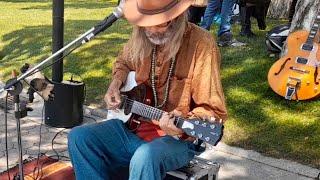 Busking with the CS guitar (Céramique Son) in Royan, France