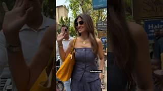 Why does 50-year-old Shilpa still look like a young girl? 