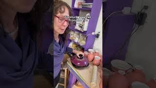 Stuck lid? Don’t panic! Do THIS! #potteryhacks #masterpotter #stucklid #potterytips #potterytricks