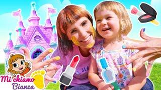 La bambina Bianca va al salone di bellezza nel Castello fiabesco! Giochi e il trucco per bambini