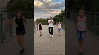 Класно танцуют Shuffle Dance