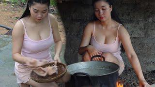 Alida makes a dish of shredded pig's ear mixed with various vegetables and onions