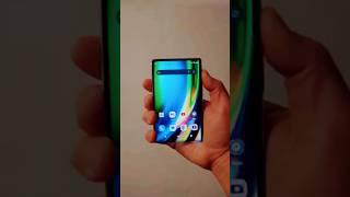 Motorola Rizr Rollable Phone Hands On - 5 Inch To 6.5 Inch In Just One Click