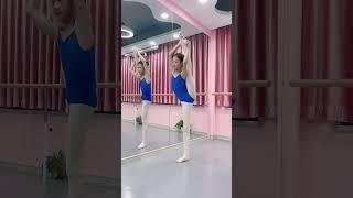 Girls' Dance Splits: A Journey of Endurance and Skill
