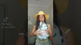 Laura tik tok