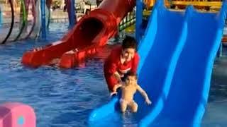 BabyGul in the Pool