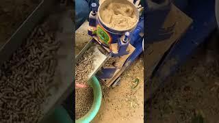 Home use 3 rollers animal feed pellet making machine