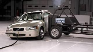 2005 Volvo S60 side IIHS crash test