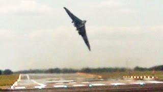  Vulcan XH558 Wingover Takeoff at RIAT 2015