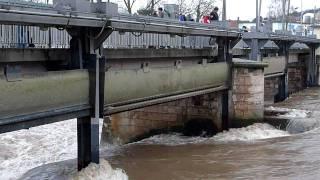 Hochwasser Dreienbrunnen Am Wehr, Gera in den Flutgraben - Erfurt 09.01.2011