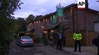 The British ex PM with the Chinese President at a Pub in UK ........Cool!