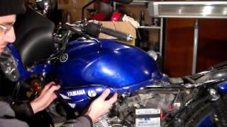 Как снять накладки бака на YAMAHA YBR 125