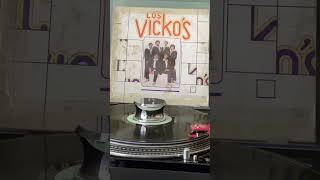 LOS VICKOS vestida de color de rosa #losvickos #vinylgrupero #musica #lprecord