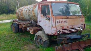 A man bought a rusty TRUCK and made a candy out of it