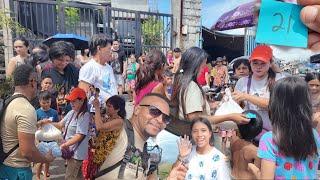 I took my Filipino family out shopping || We gave rice to over 50 families under the bridge