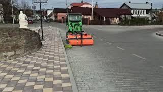 Avant щетка с бункером Paritet. Современная коммунальная техника. Avant Sweeper. Уборка улиц города