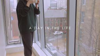 Rainy day vlog | Casual and cozy day sleeping in, not leaving my apartment and eating all day ️