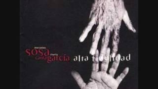 Mercedes Sosa - Rezo por vos con Charly Garcia.