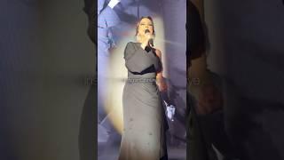 Ebru Gündeş - Kaçak konser  (Bir Daha Bu Yolları Aynı Hevesle Yürür Müyüm)